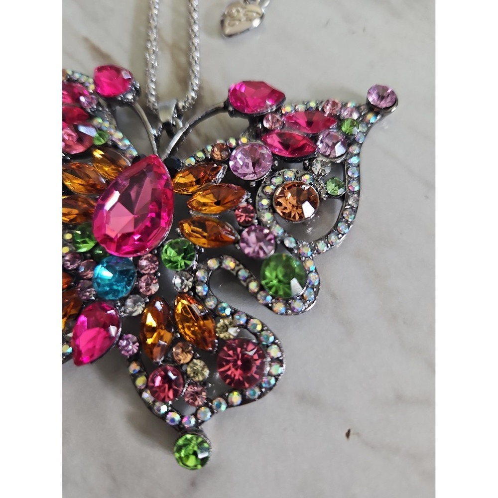 Betsey Johnson Multi-Crystal Gunmetal Butterfly Large Pendant Silver Necklace - Picture 3 of 8